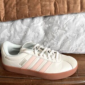 Women’s Addidas Sneakers size 9